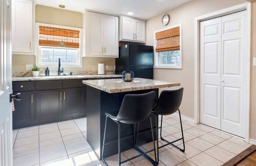 Tech Terrace House | The Cactus Rose - 2BR 1BA - Walk to Texas Tech