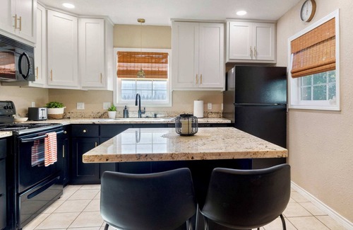 Tech Terrace House | The Cactus Rose - 2BR 1BA - Walk to Texas Tech