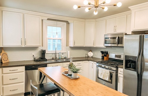 Tupelo Cottage | The Callaway Cottage- HOME AWAY FROM HOME!