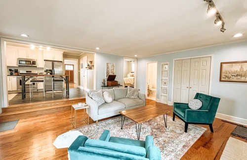 Tupelo Cottage | The Callaway Cottage- HOME AWAY FROM HOME!