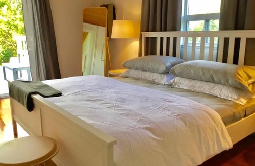 Bongard Bed & Breakfast | The Cameron Cottage-Sleeps 10