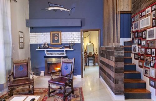 Poinsettia Heights House | The Captain's Quarters