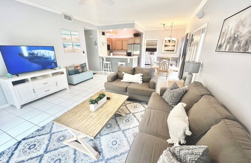 Bella Vista Condo | The Captain’s Quarters - WALK TO BEACH!