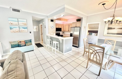 Bella Vista Condo | The Captain’s Quarters - WALK TO BEACH!