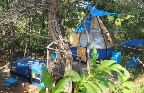 Chateauneuf-sur-Isere House | The caravan and its drop of WATER