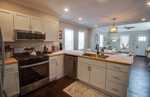 Carlinville House | The Carlinville Cottage