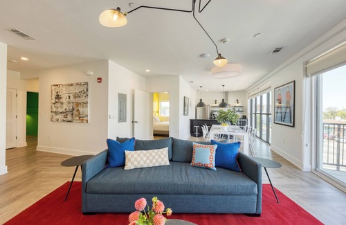 Historic Edgefield Apartment | The Carter by AvantStay | 2nd Floor, Sleeps 48