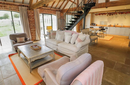 Moreton Cottage | THE CARTHOUSE, pet friendly, luxury holiday cottage in Welland