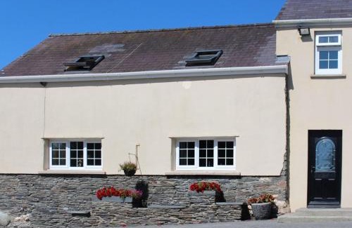 Newcastle Emlyn House | The Carthouse - Uk13184