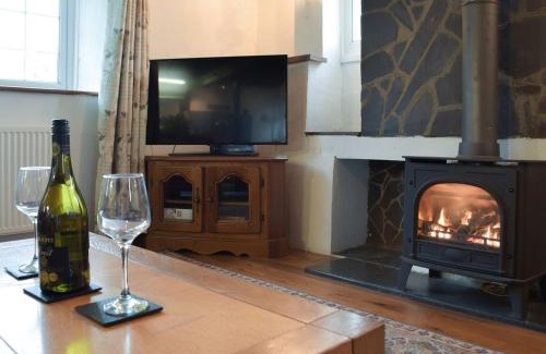 Newcastle Emlyn House | The Carthouse - Uk13184