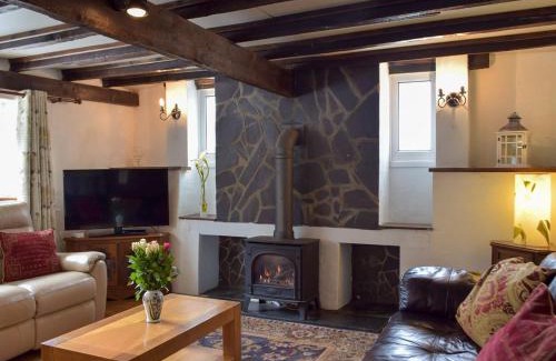 Newcastle Emlyn House | The Carthouse - Uk13184