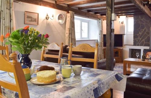 Newcastle Emlyn House | The Carthouse - Uk13184