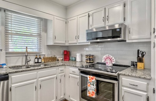 Lincolnville House | The Caspian: family home with pool