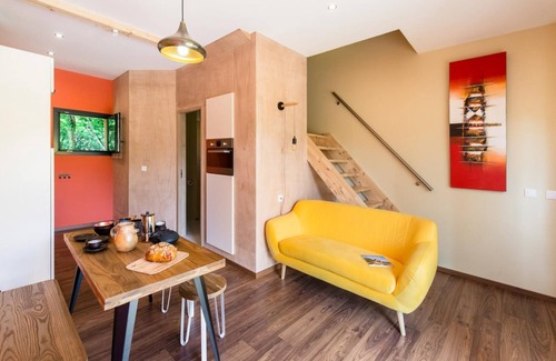 Yenne House | THE CAT'S NESTS - THE SPOTTED WOODPECKER