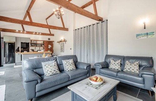 Wood Dalling House | The Cattle Barn - Three Bedroom House, Sleeps 6