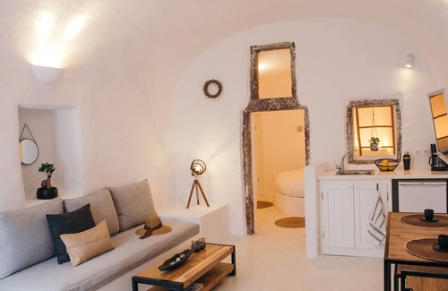 Finikia Villa | The Cave Complex | A Terre Cave Villas