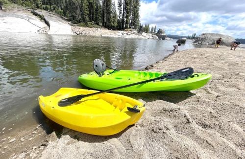 West Village House | The Cedar House Prime Spot Kayaks & Cool Ac