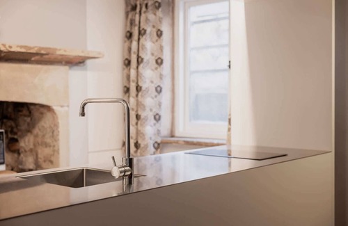 Hobart Central Business District Apartment | The Cellar Summary: T