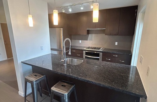Coquitlam Condo | The Central Peak: 6 Guest Rental Condo