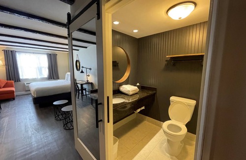 Latham Hotel | The Century House, an Ascend Collection Hotel