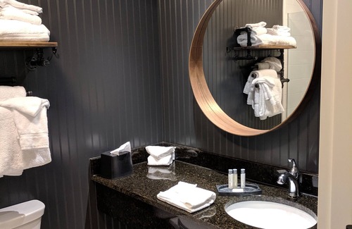 Latham Hotel | The Century House, an Ascend Collection Hotel