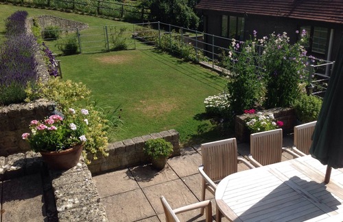 Stroud House | The Chairman's Retreat, Slad, The Cotswolds, Gloucestershire. Space to relax.