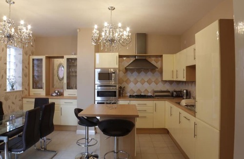 Bispham Apartment | The Champagne Duplex The Beach House *Accredited*