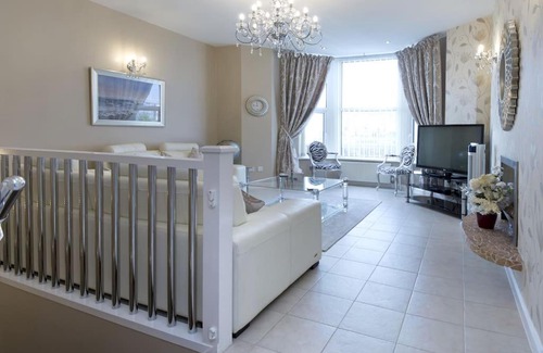 Bispham Apartment | The Champagne Duplex The Beach House *Accredited*