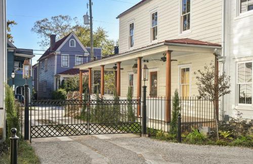 Cannonborough Elliotborough Apartment | The Charlestonian