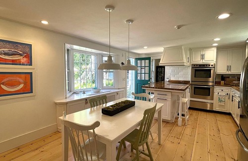 West Barnstable House | The Charm of Old Cape Cod * Beach Pass *Jacuzzi