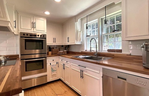 West Barnstable House | The Charm of Old Cape Cod * Beach Pass *Jacuzzi