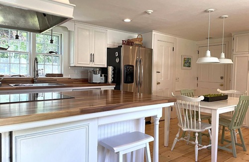 West Barnstable House | The Charm of Old Cape Cod * Beach Pass *Jacuzzi