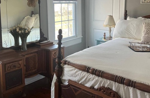 Willoughby House | The Charmer