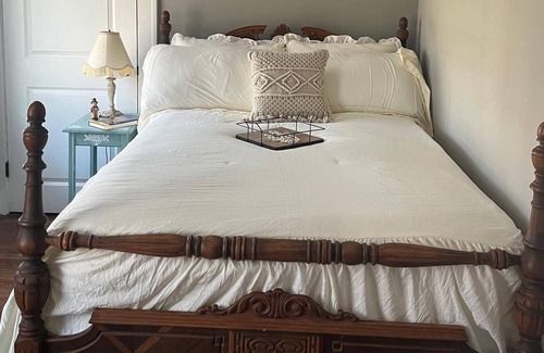 Willoughby House | The Charmer