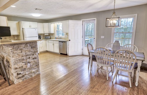 Lavonia House | The Cheda Hideaway - The Best Summer Fun on Hartwell!