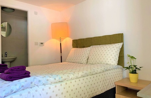 Amersham Bed & Breakfast | The Chequers Inn
