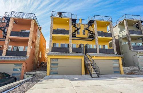 Colorado Springs House | The Chestnut Downtown Rooftop Deck w Firepit
