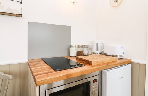 New Deer Cottage | THE CHICKENS NEST, romantic, with a garden in New Deer