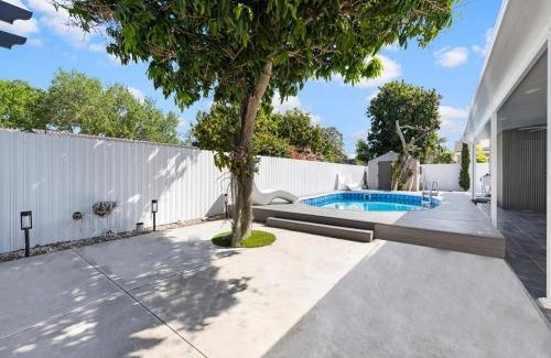 Miami Lakes House | The Chill Sunny Casa Near Beaches