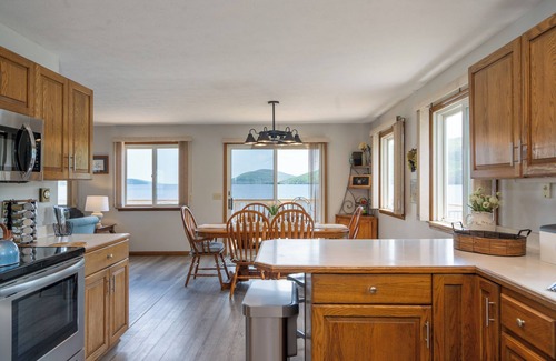 Naples House | The Chosen Spot: Secluded, Views, Wineries, Hot tub, Skiing, Pet friendly!