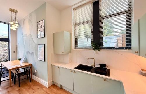 Saint Paul's Apartment | The City Nest - Sleeps 7 - Free Off Street Parking