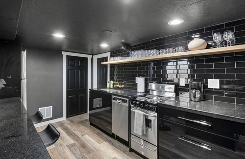 People's Freeway Condo | The City Vibe