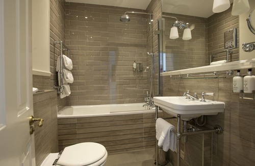 Farringdon Hotel | The Clerk & Well Pub & Rooms