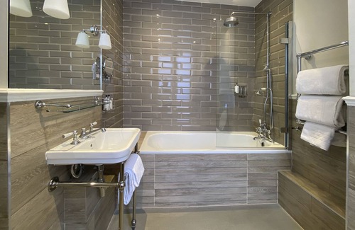 Farringdon Hotel | The Clerk & Well Pub & Rooms