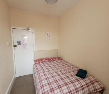 Blackpool Town Center Bed & Breakfast | The Clevedon