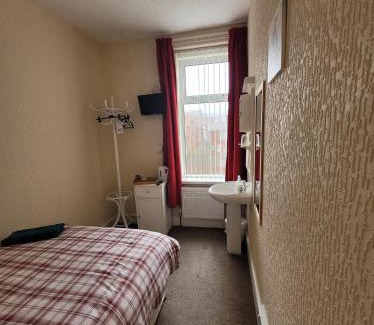 Blackpool Town Center Bed & Breakfast | The Clevedon