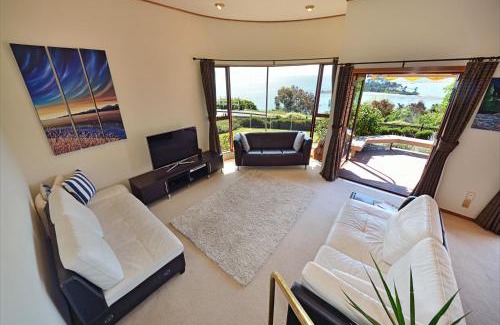 Britannia Heights House | The Cliffs - Nelson Waterfront Home