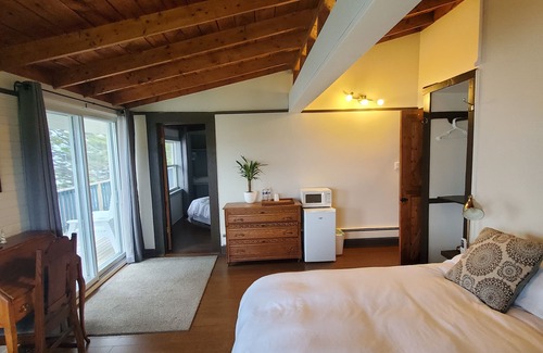 Little Sands Bed & Breakfast | The Cliffside Inn
