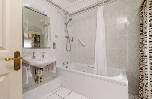 Kilkenny City Centre Hotel | The Club House Hotel