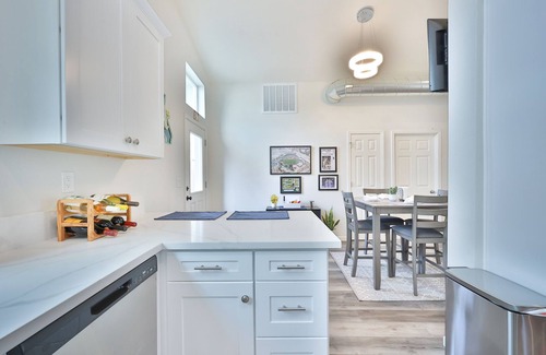 South Natomas House | “The Club House” - 7 Minutes from Downtown Sacramento - Stylish 2 bed/2 bath
